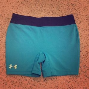 Fitted workout shorts.